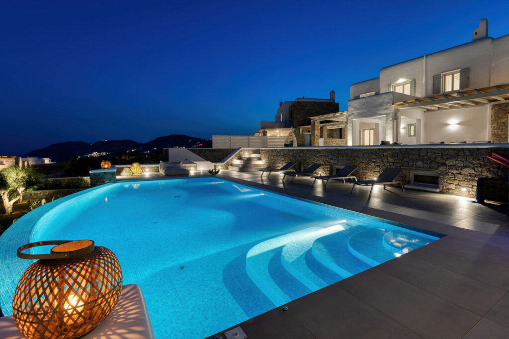 Swimming pool by the night in an exceptional villa for rent in Mykonos, Greece.
