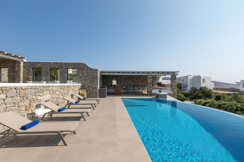 Luxurious swimming pool and comfy sun beds in Mykonos finest villa for rent.