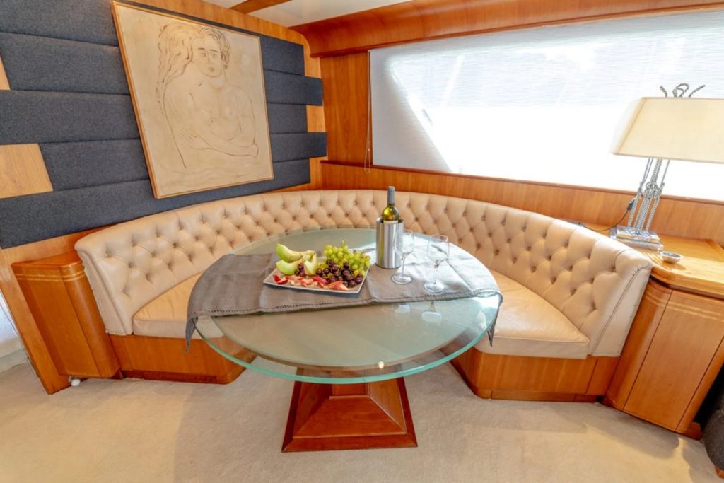 Yacht Canados 76 in Mykonos interior