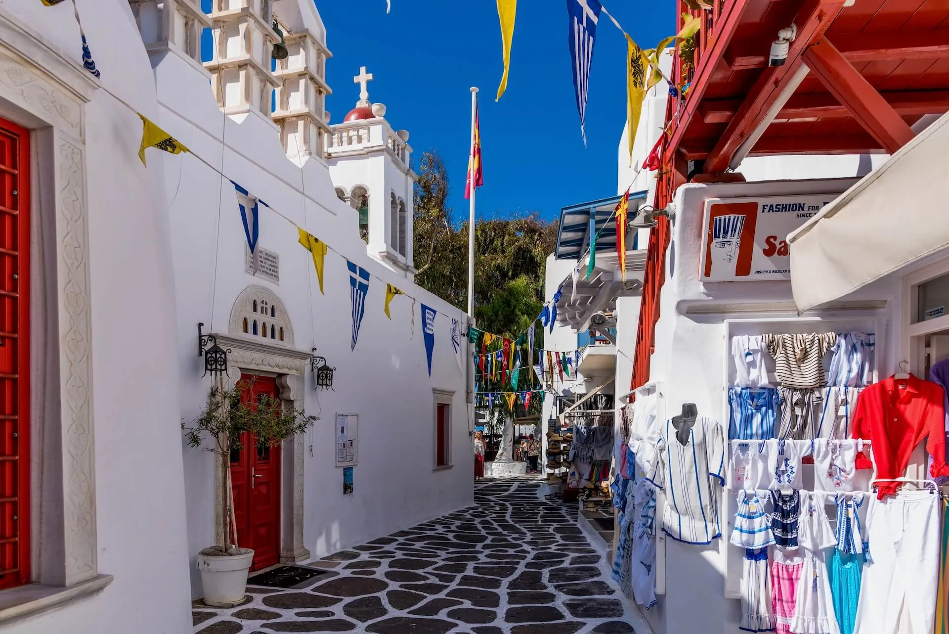 A street in Mykonos town