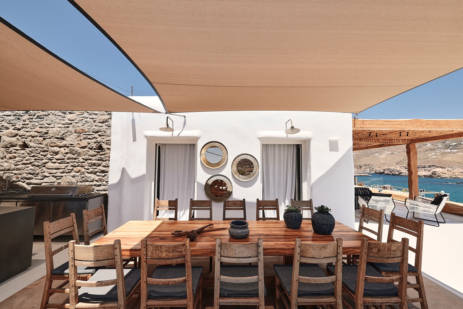 Private villa in Mykonos with an outdoor dining area