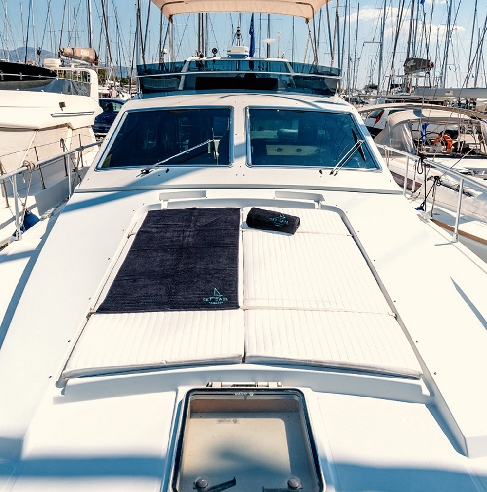 Yacht Ferretti 52 in Mykonos exterior
