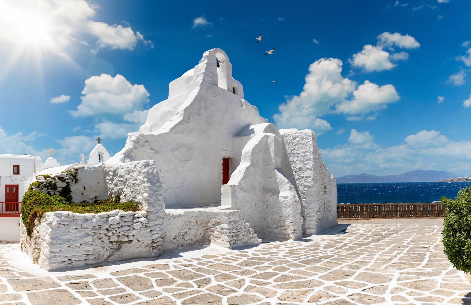 The Panagia Paraportiani church in the old town