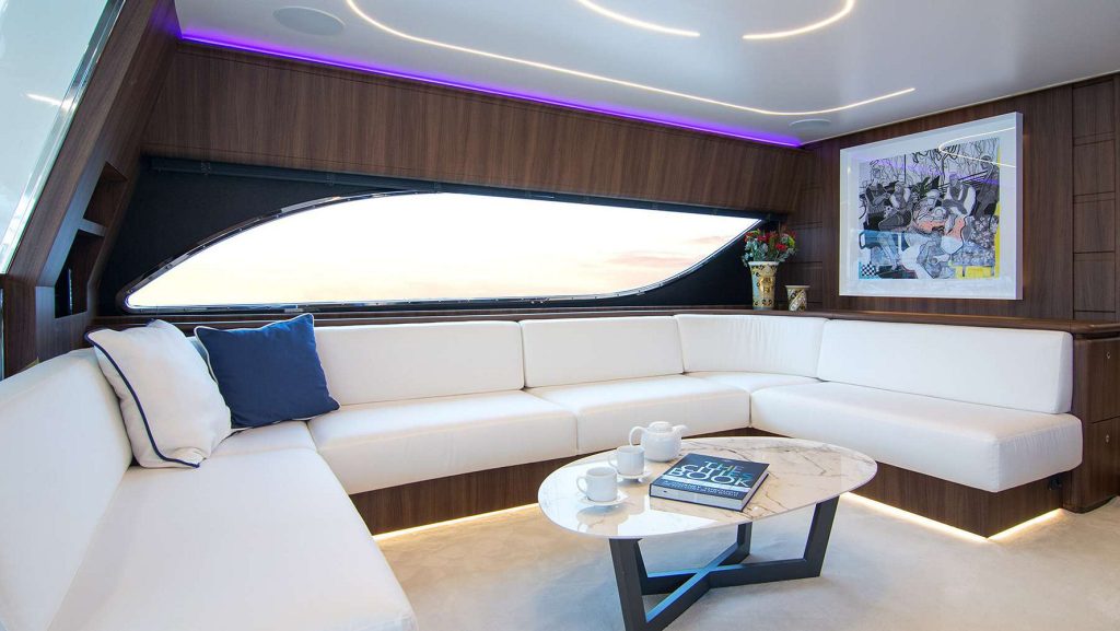 Yacht Ferretti 80 in Mykonos interior