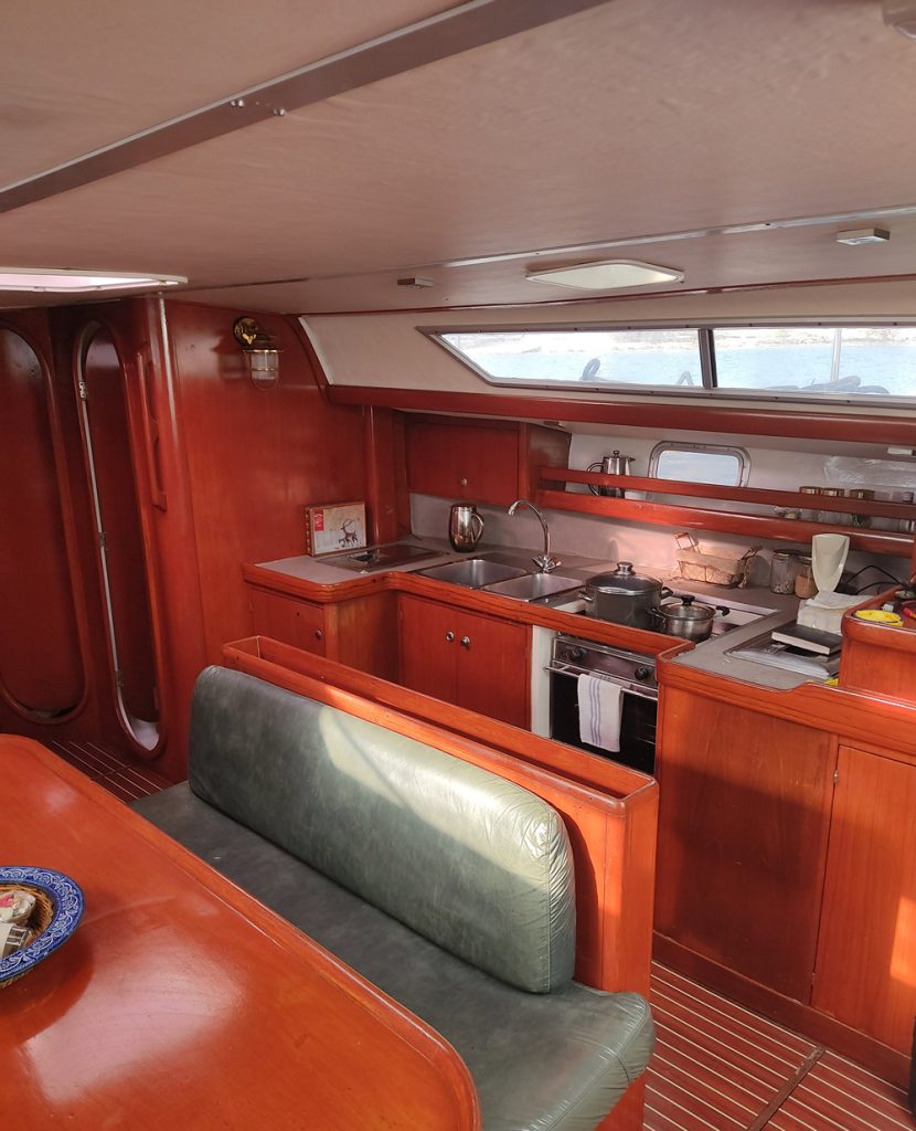 Yacht Gib'Sea 52 in Mykonos interior