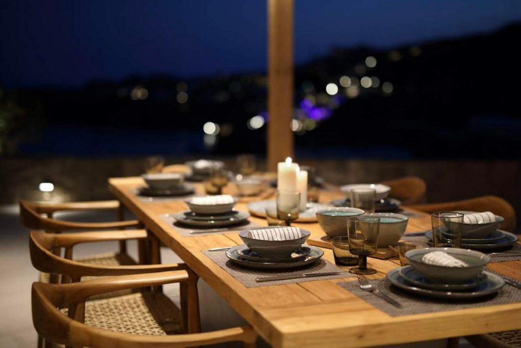 villa Benicio diniing table