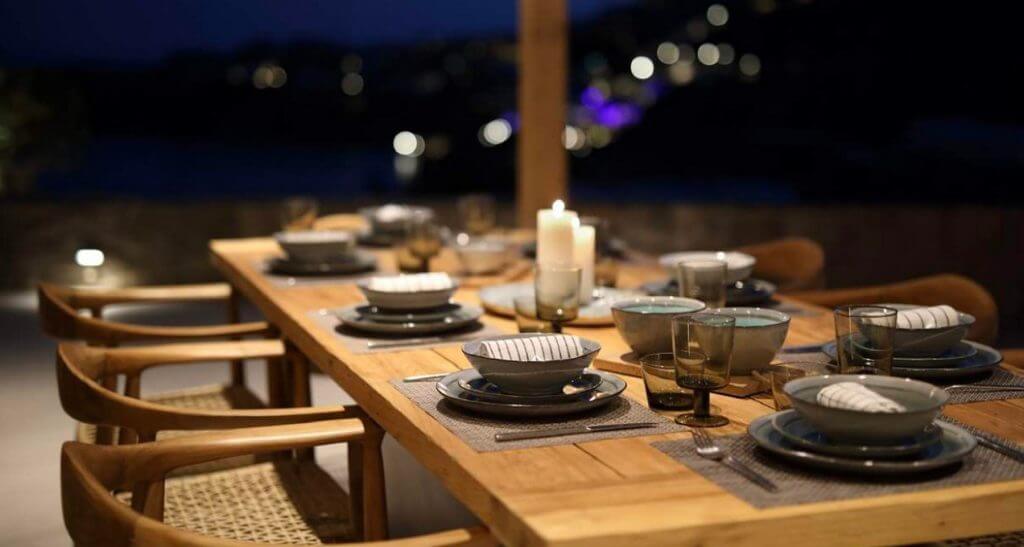 villa Benicio dining table