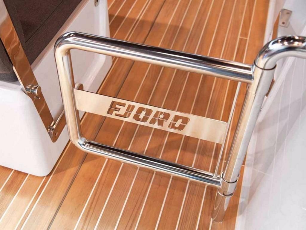 yacht Fjord 40 inside