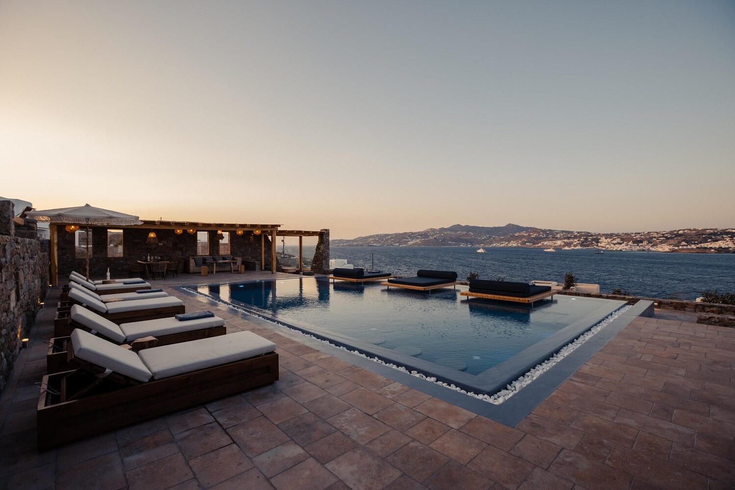 Infinity pool in villa Kristen