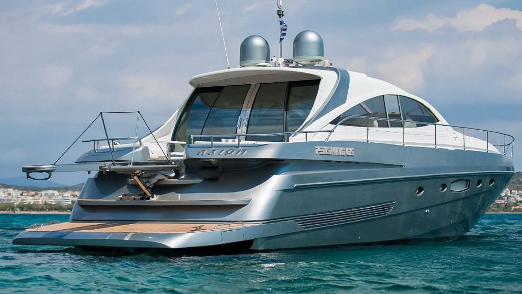 yacht Axion outside