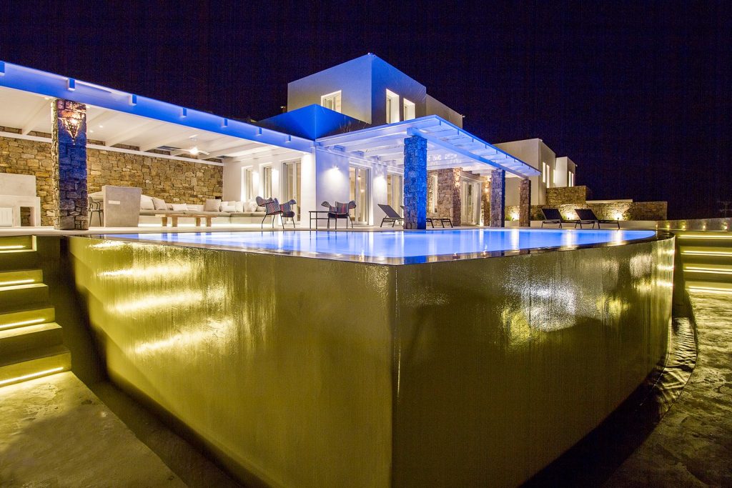 villa Cameron outside at night