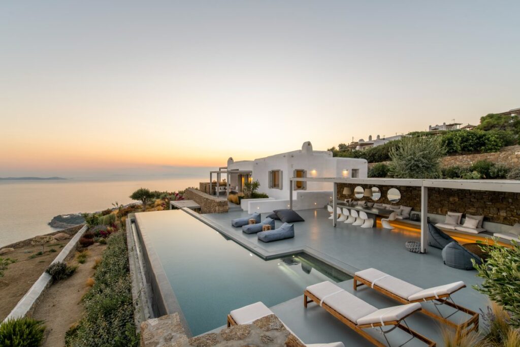 Mykonos luxurious holiday villa with an infinity pool and gorgeous sunset scenery.