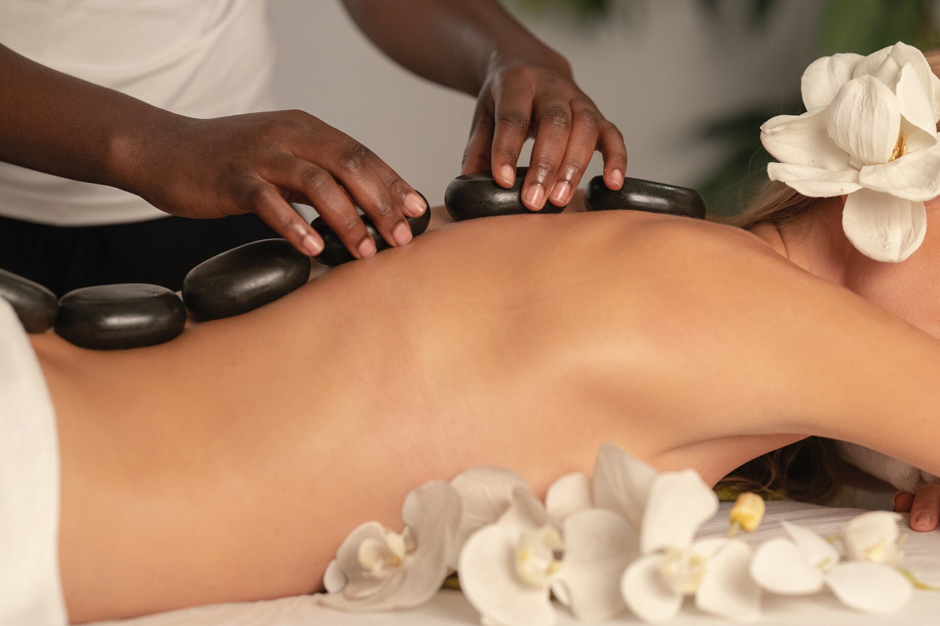 A massage with rocks