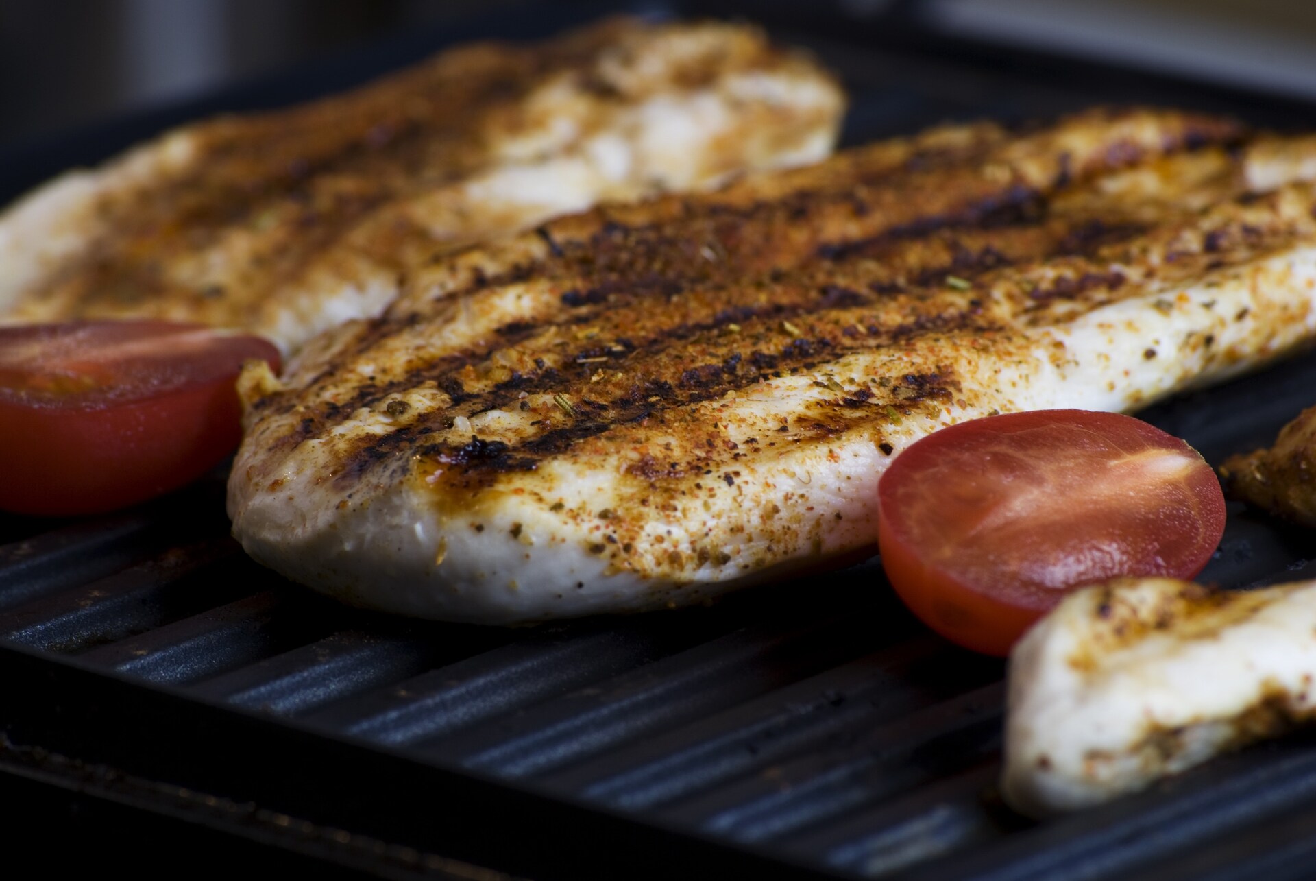 Grilled meat and tomato