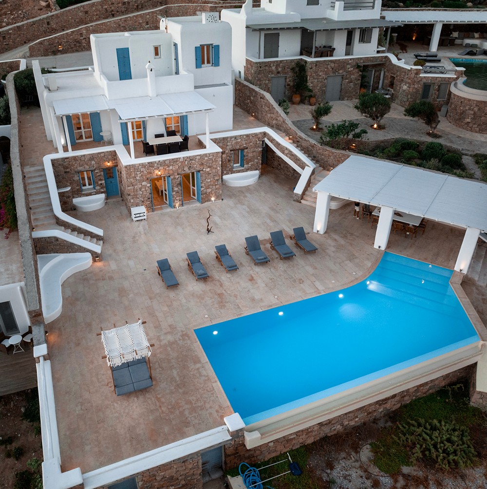 Spacious garden, private swimming pool, and lavish villa for rent, Mykonos.