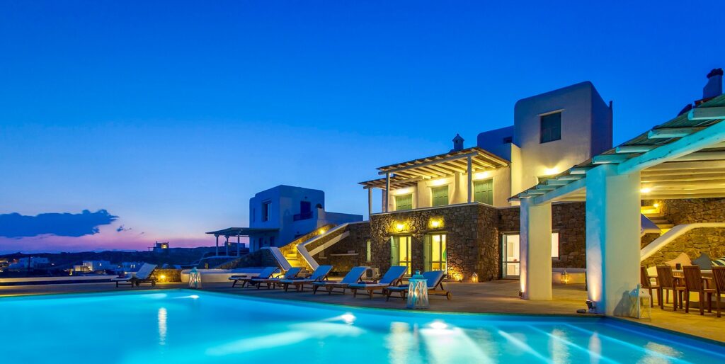 Infinity pool in a spacious villa to stay in, Mykonos.