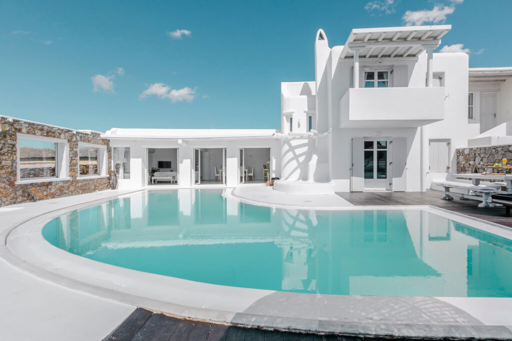 Villa with a breathtaking infinity pool available for booking in Mykonos, Greece.