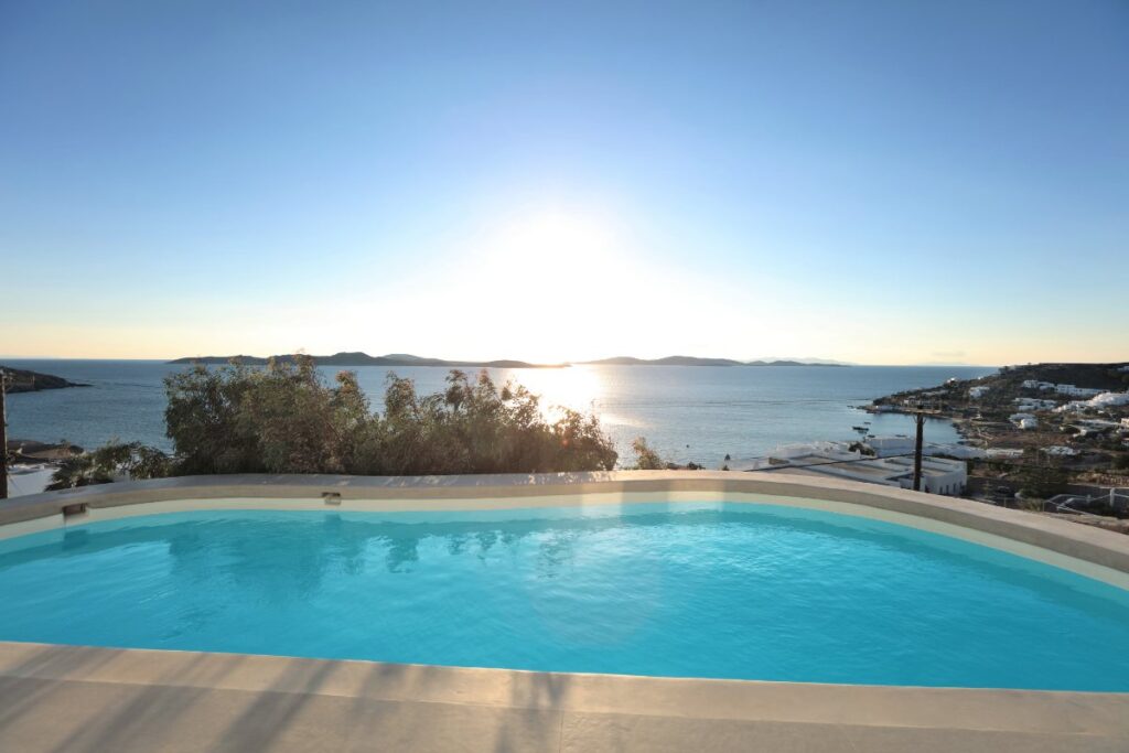 Infinity pool in a modern villa for rent in Mykonos.
