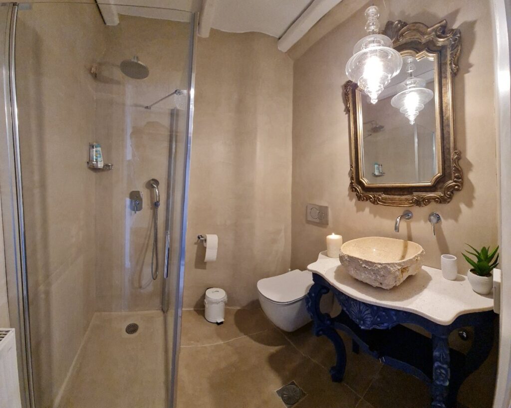 Bathroom with royal decoration, Mykonos' top rental villa.