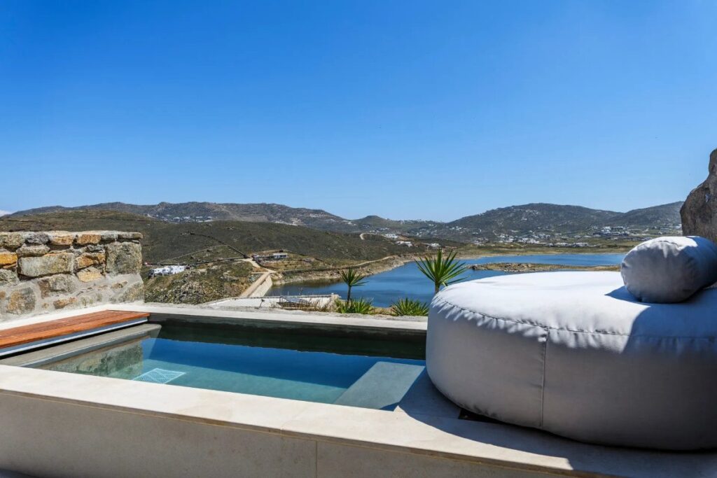 Incredible view of a splendid villa for rent, Mykonos.