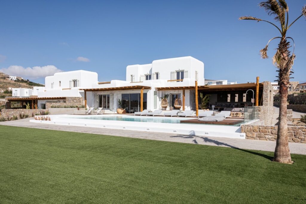 Secluded and magnificent rental villa in Mykonos, with a large yard and private pool.