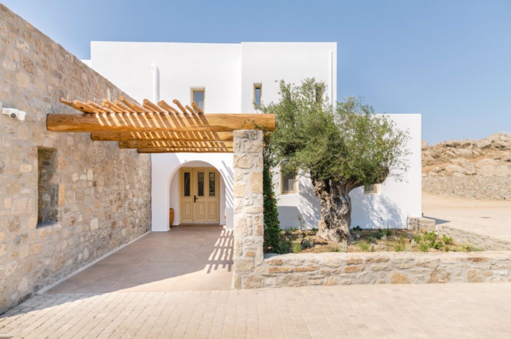 Lavish Mykonos villa for booking