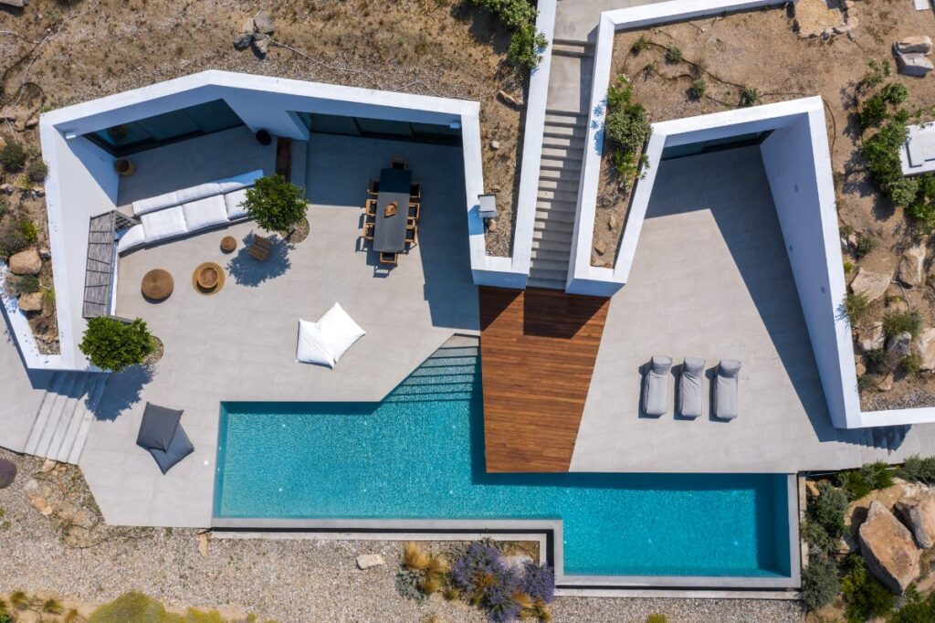 Lavish and commodious villa ready for rental in Mykonos.