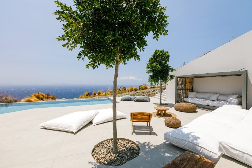 Comfy garden with private pool in Mykonos villa for rent