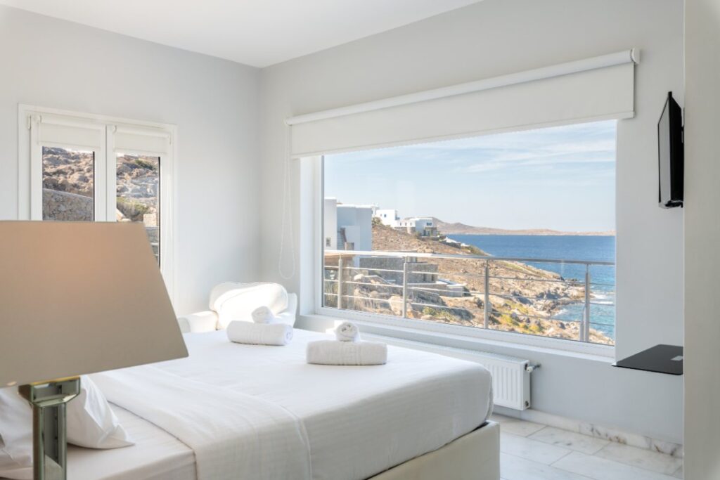 Comfy bedroom with a wonderful sea view, Mykonos.
