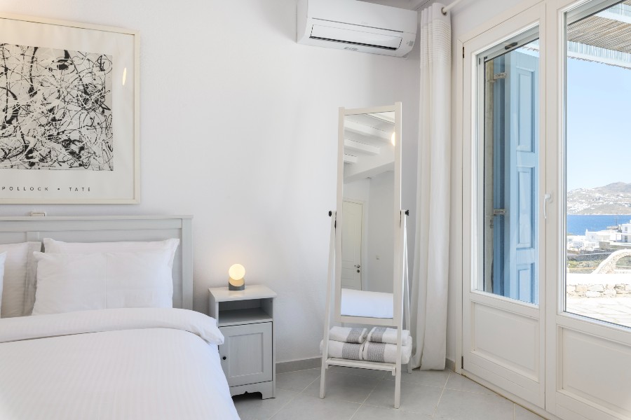 Mykonos fantastic villa for rent and its bedroom.
