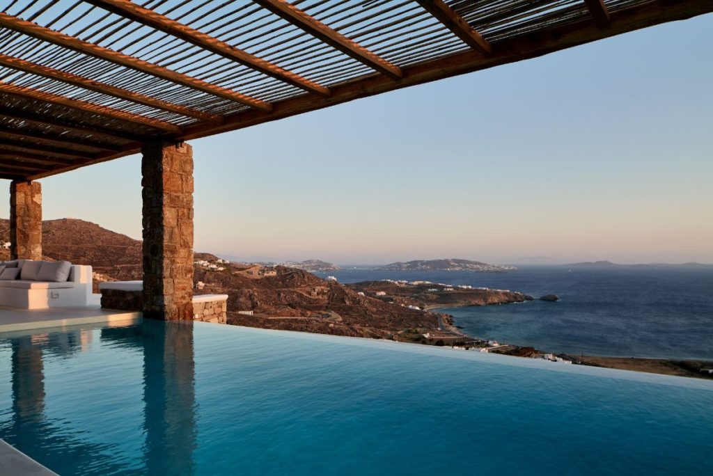 Infinity pool in Mykonos best lavish villa for rent.