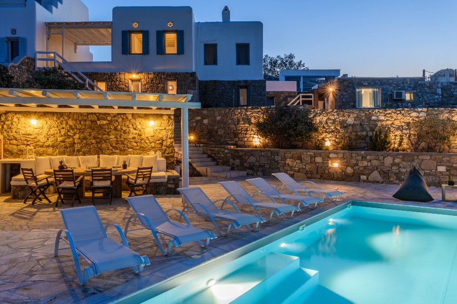 Mykonos lavish villa and its private pool, ready for rent.