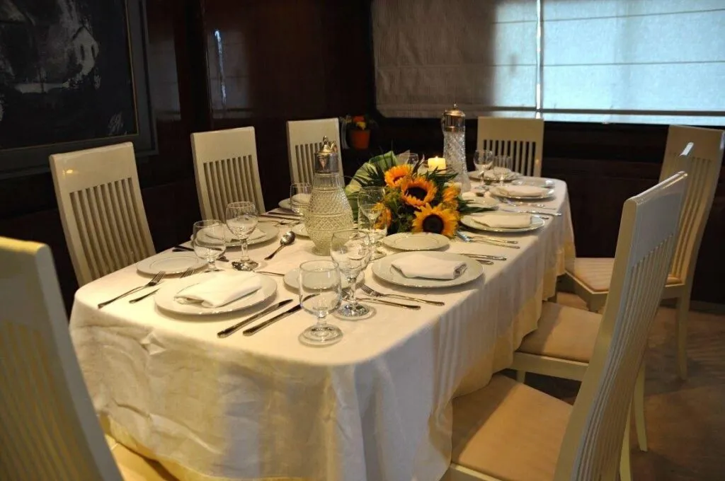 private dinner cruise on yacht Cantieri di Pisa