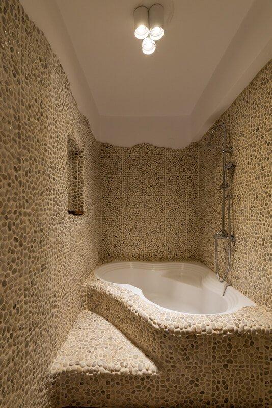 bathroom with rocky wall