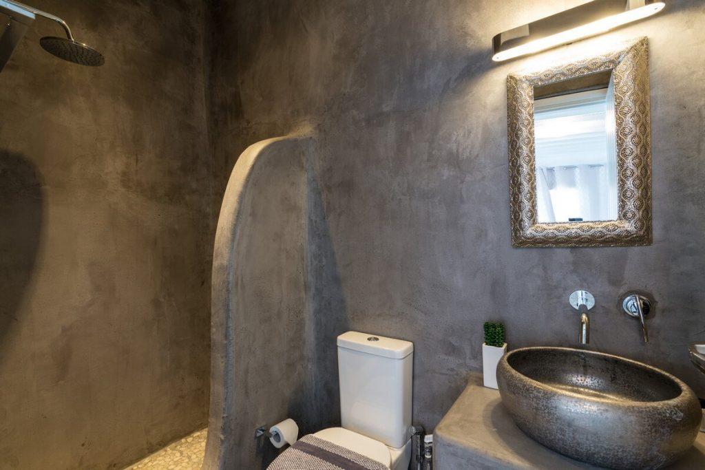 bathroom with shower and wall lamp
