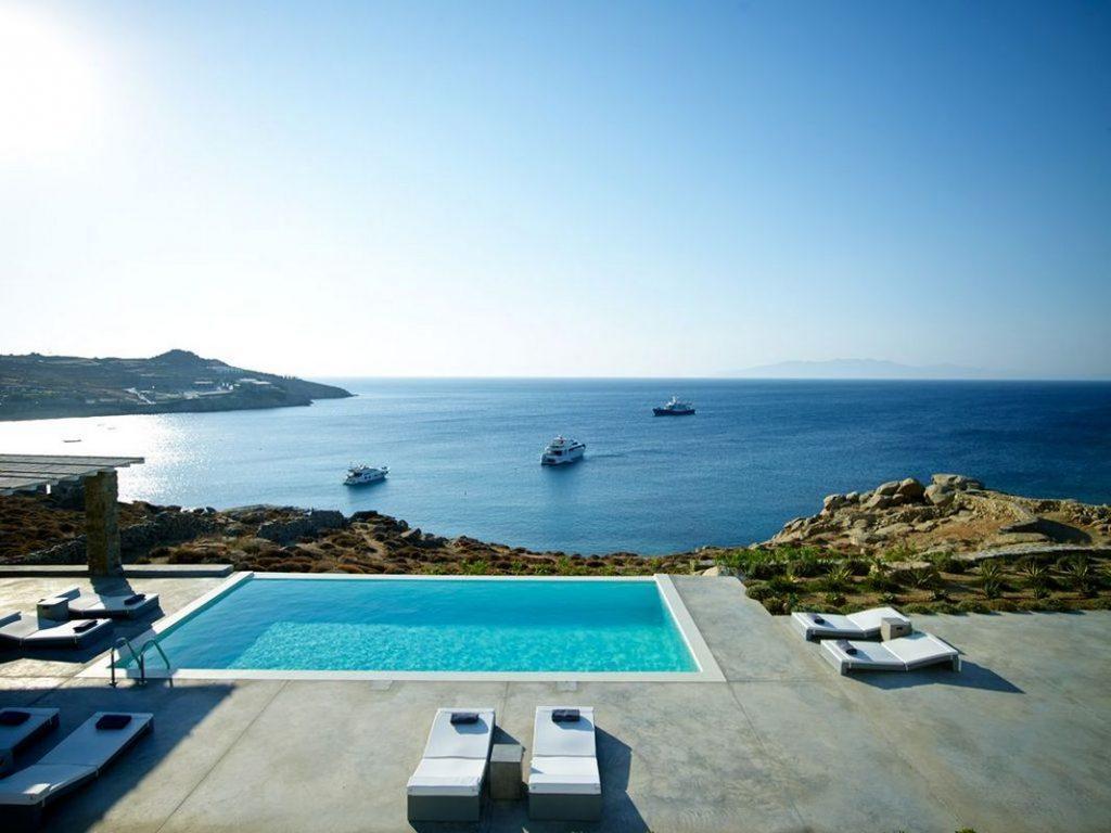Villa Supreme Paraga Mykonos swimming pool, yachts, sun beds, panoramic view