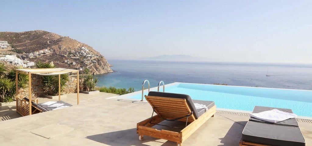 stunning view of sea horizon by the pool perfect to have a cocktail and relax