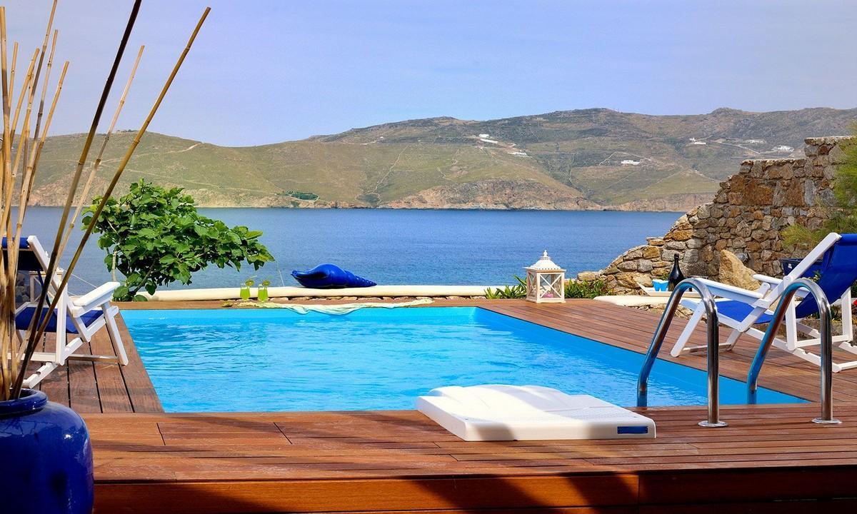 Private villa overlooking Panormos Beach
