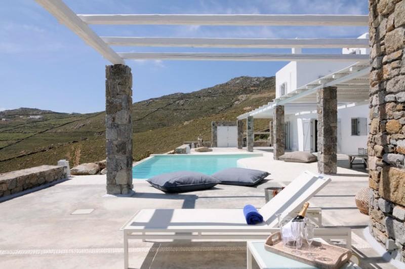 extra comfortable sunbeds to get a perfect tan in Mykonos sun