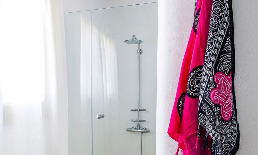 Villa_Cynthia_38.jpg Fanari Mykonos 1st Bathroom, towel, shower, glass