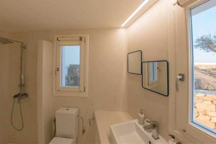 Villa_Nika_21.jpg Tourlos Mykonos 1st Bathroom, shower, toilet, washstand