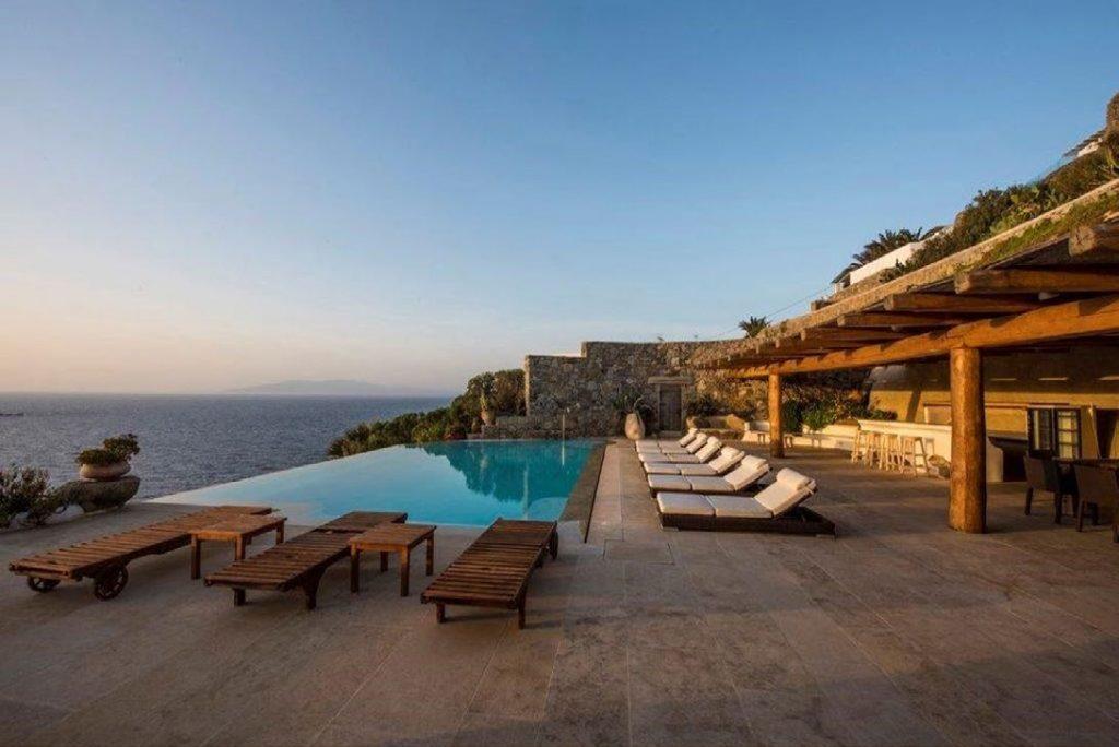 Villa Felicia Agios Lazaros Mykonos, outdoor, sun beds, tables, climbers, pool, sea