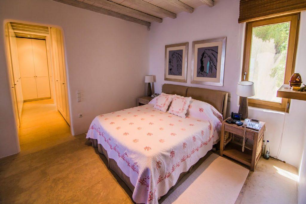 Villa Felicia Agios Lazaros Mykonos, 2nd bedroom, double bed, lamps, nightstands, paintings, window, phone