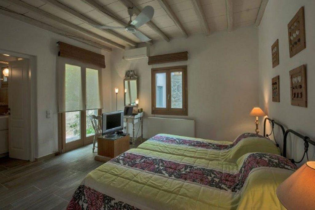 Villa Felicia Agios Lazaros Mykonos, 6th bedroom, double bed, TV, mirror, window, door, AC, lamps