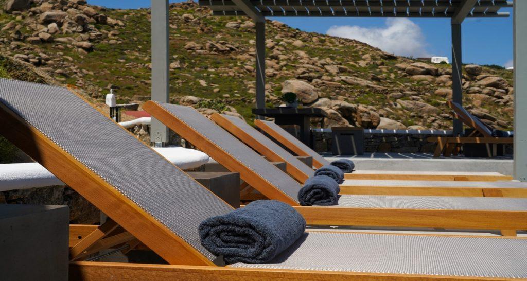 outdoor area with climbers and soft towels