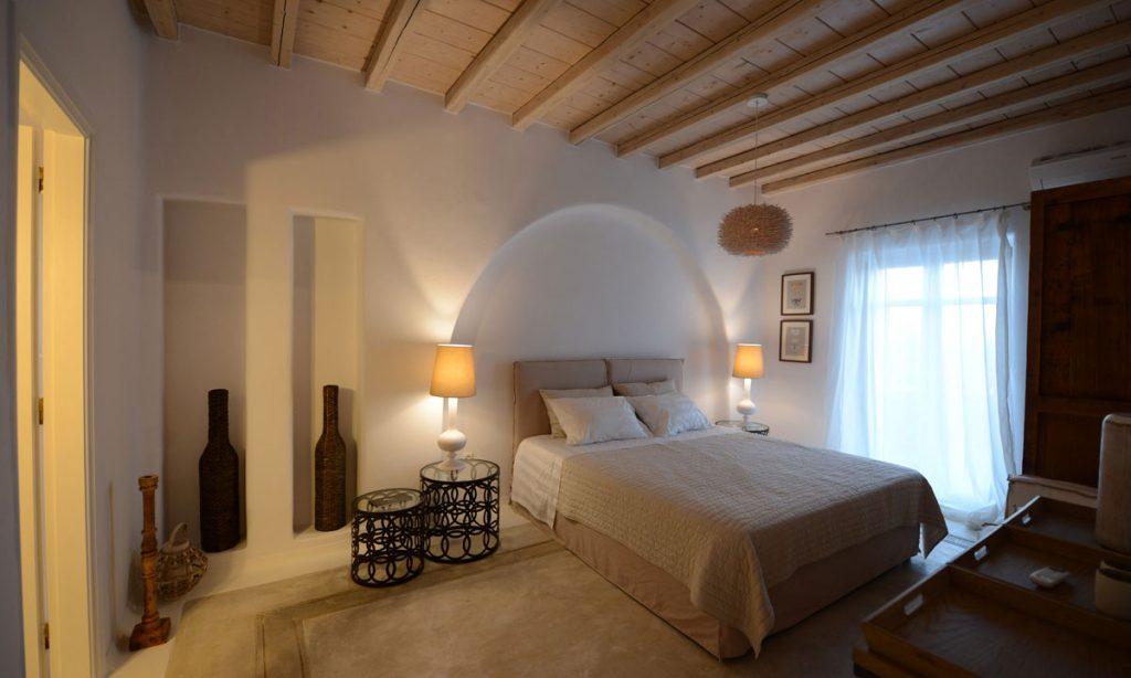 Villa Icarus I, Psarrou, Mykonos, Master bed, Lamps, Closet, Outdoor view, Mirror