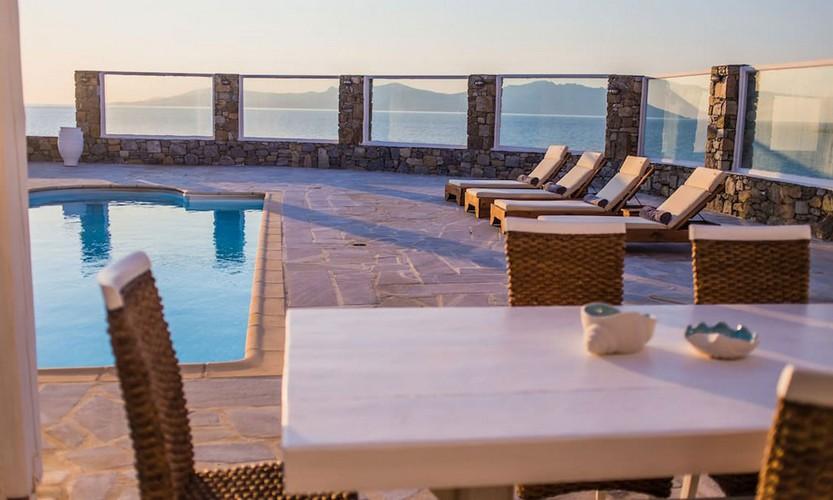 Villa_Eli_09.jpg Agios Ioannis Mykonos Outdoor, pool, table, chairs, climbers, towels