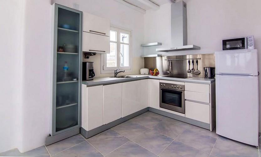 Villa_Eli_20.jpg Agios Ioannis Mykonos Kitchen, oven, microwave, fridge, washstand, coffee maker
