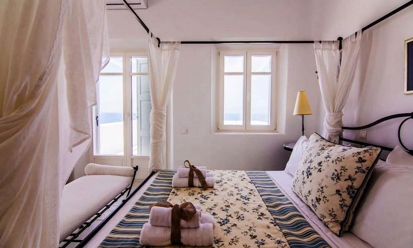 Villa_Eli_27.jpg Agios Ioannis Mykonos 1st Bedroom, bed, pillows, lamp, night table, curtains