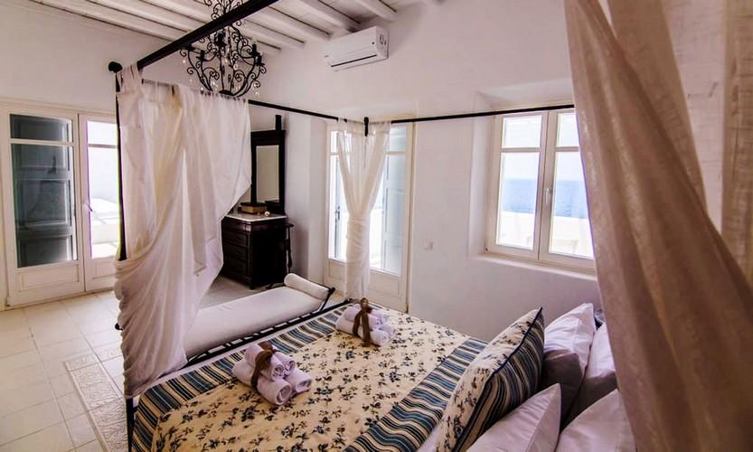 Villa_Eli_28.jpg Agios Ioannis Mykonos 1st Bedroom, bed, pillows, towels, curtains, air condition, windows